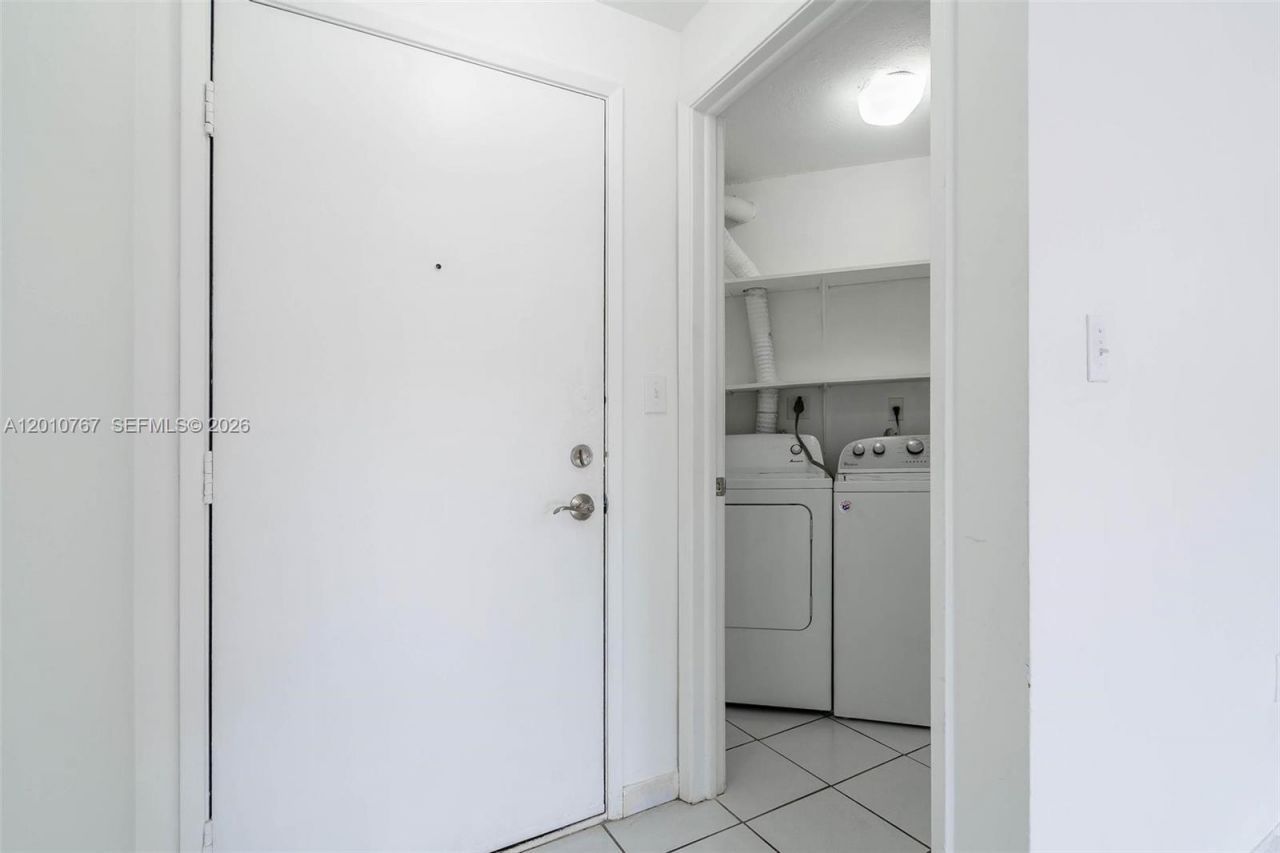 9431 Fontainebleau Blvd, Unit 112, Miami, FL 33172 Photo