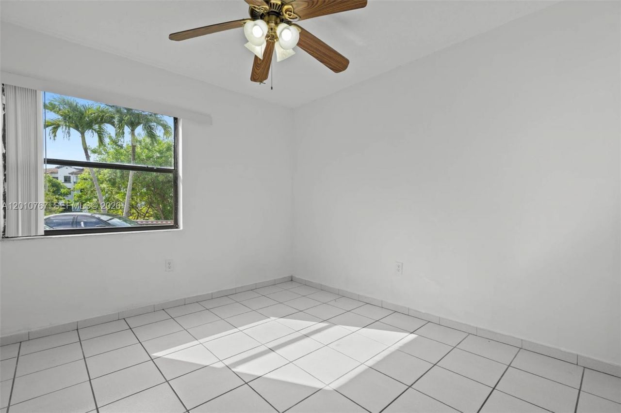 9431 Fontainebleau Blvd, Unit 112, Miami, FL 33172 Photo