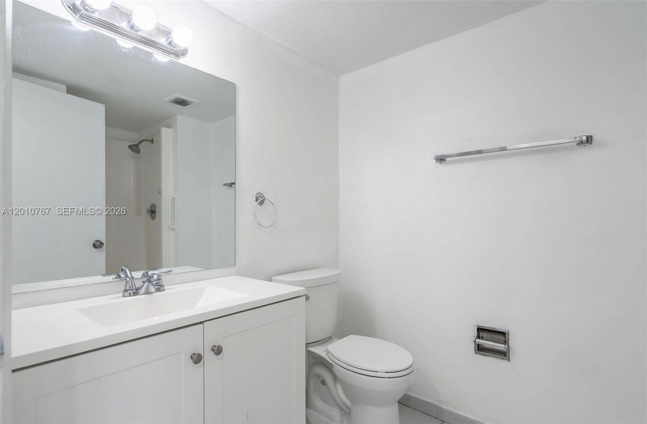 9431 Fontainebleau Blvd, Unit 112, Miami, FL 33172 Photo