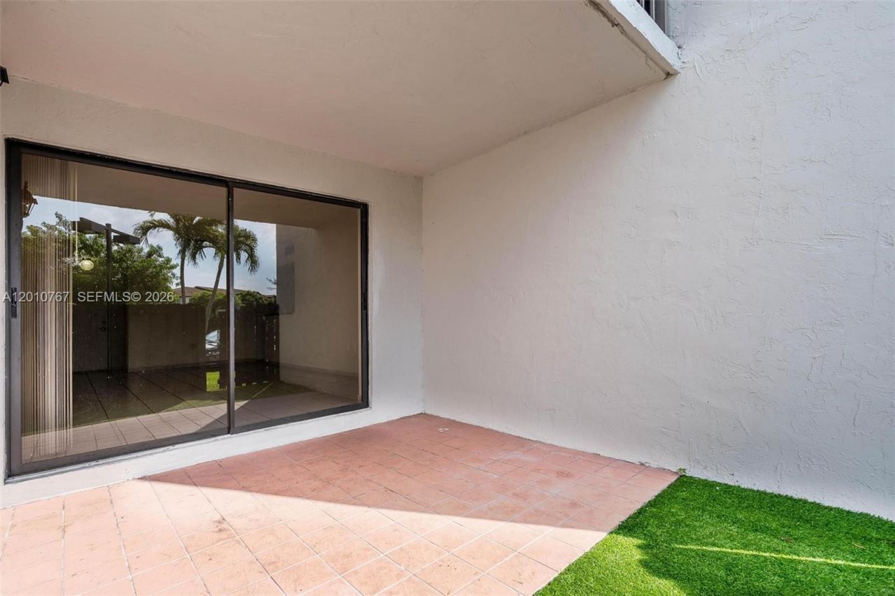 9431 Fontainebleau Blvd, Unit 112, Miami, FL 33172 Photo