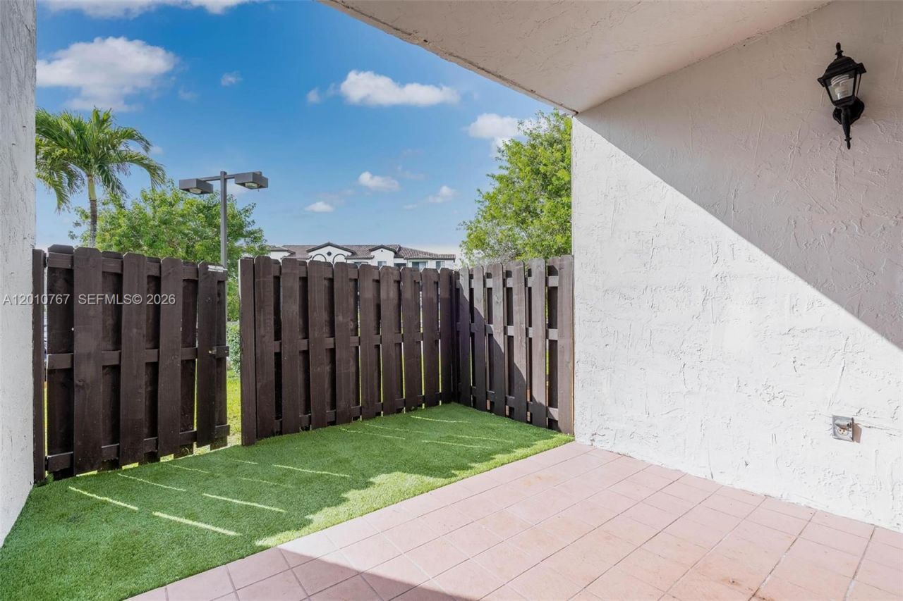 9431 Fontainebleau Blvd, Unit 112, Miami, FL 33172 Photo