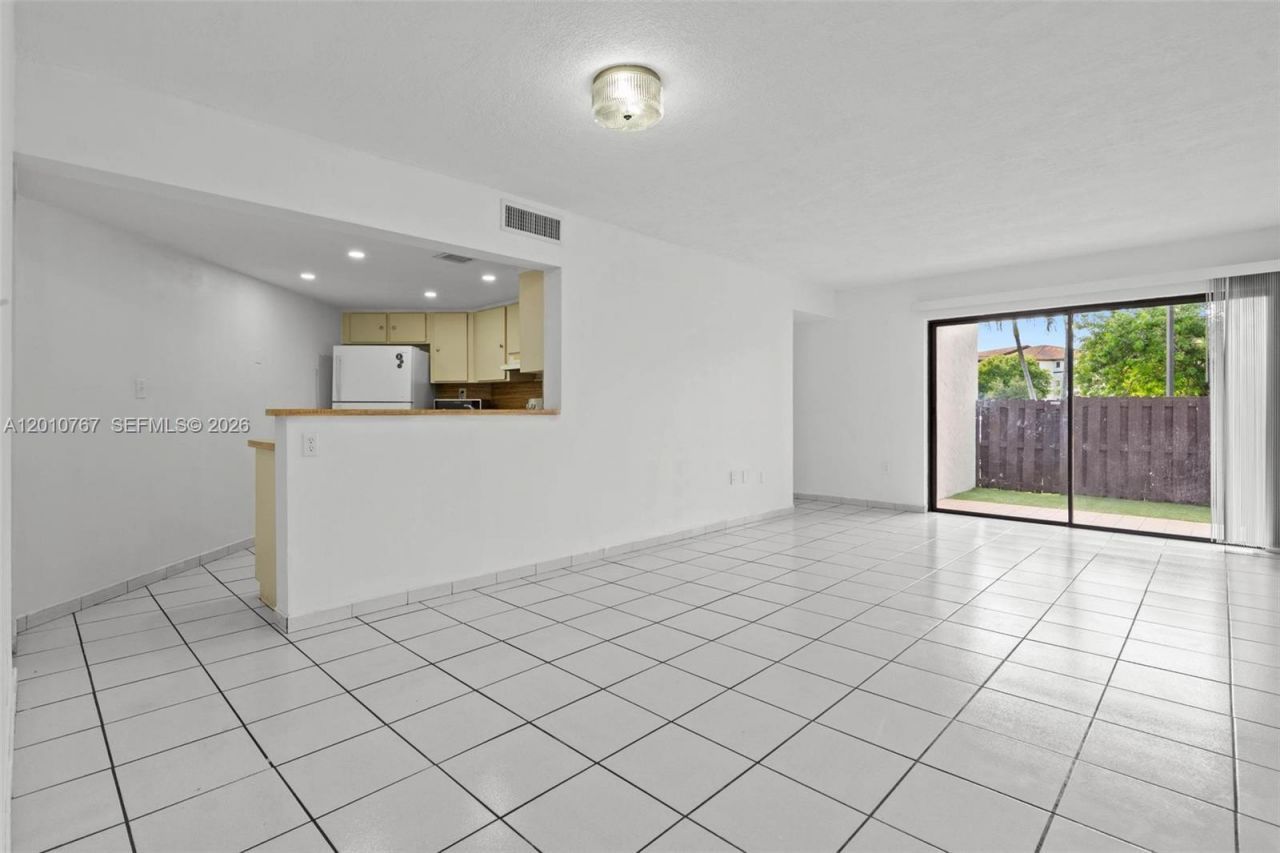 9431 Fontainebleau Blvd, Unit 112, Miami, FL 33172 Photo