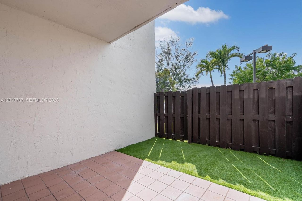 9431 Fontainebleau Blvd, Unit 112, Miami, FL 33172 Photo