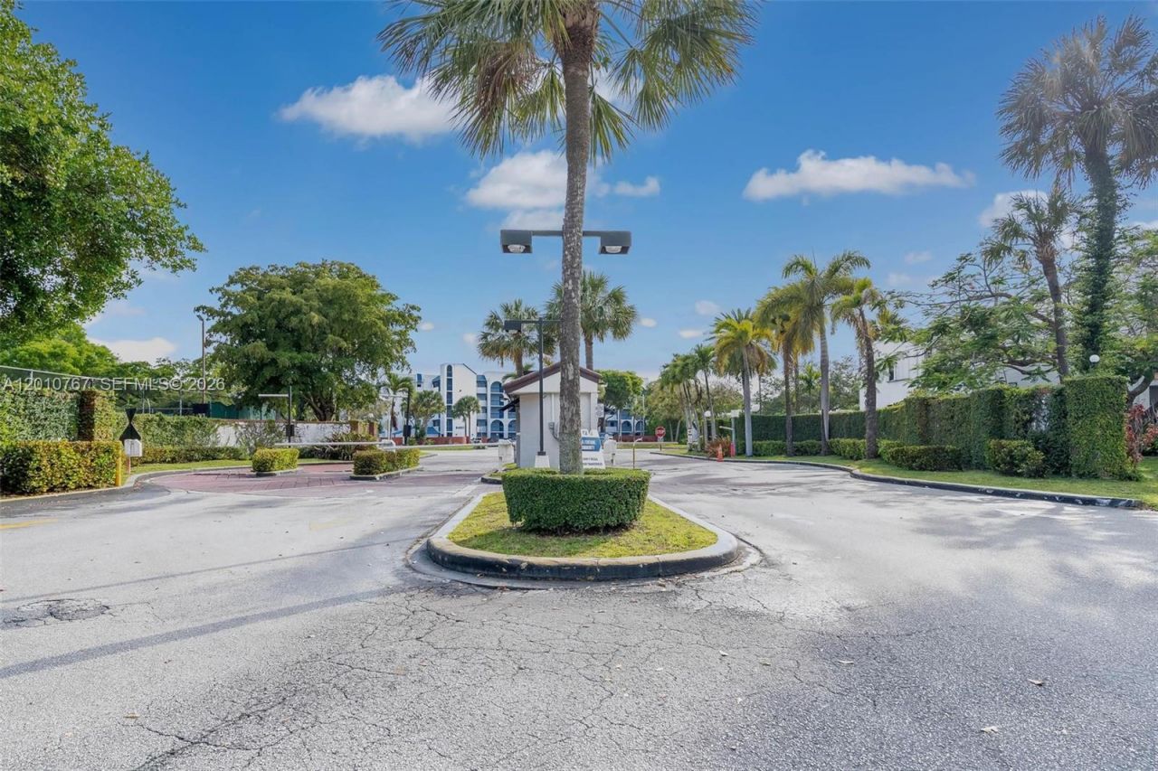 9431 Fontainebleau Blvd, Unit 112, Miami, FL 33172 Photo