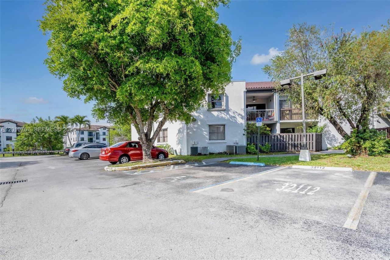 9431 Fontainebleau Blvd, Unit 112, Miami, FL 33172 Photo