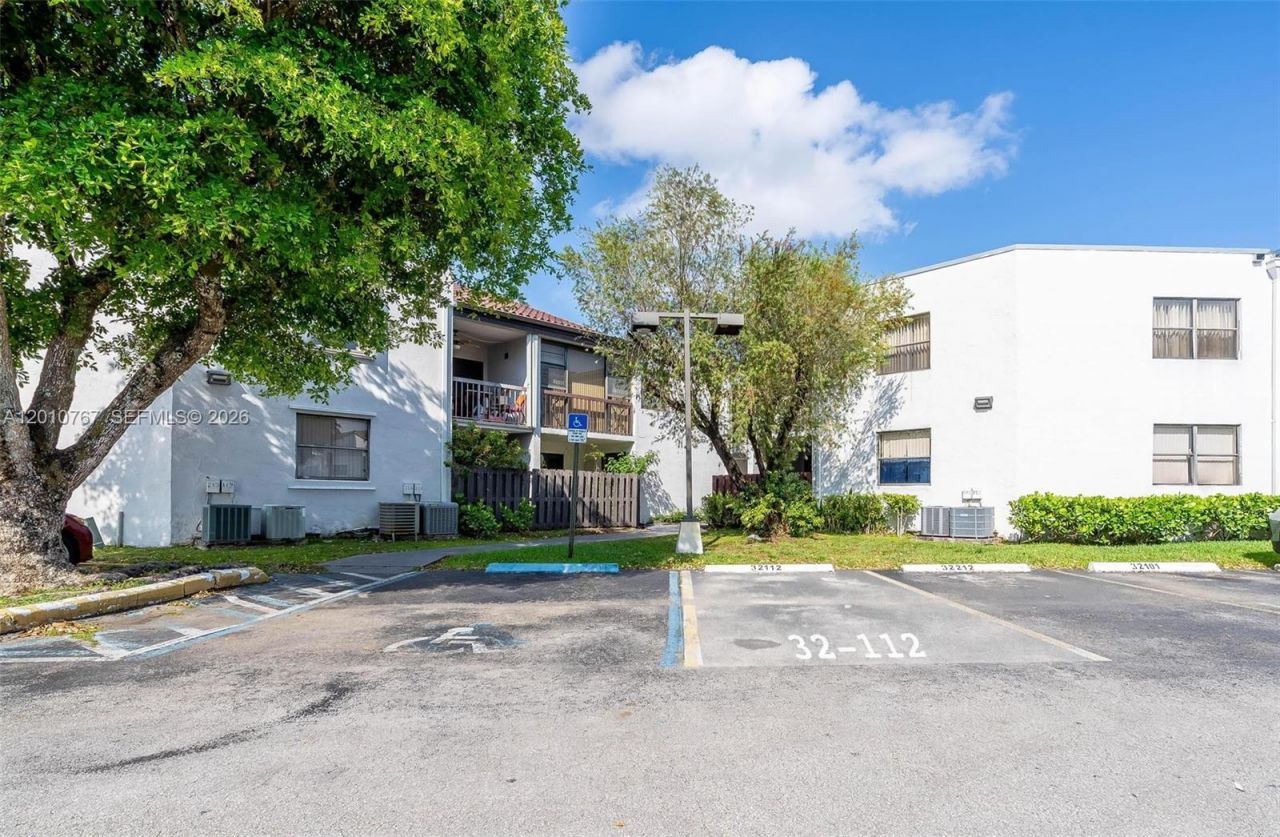 9431 Fontainebleau Blvd, Unit 112, Miami, FL 33172 Photo