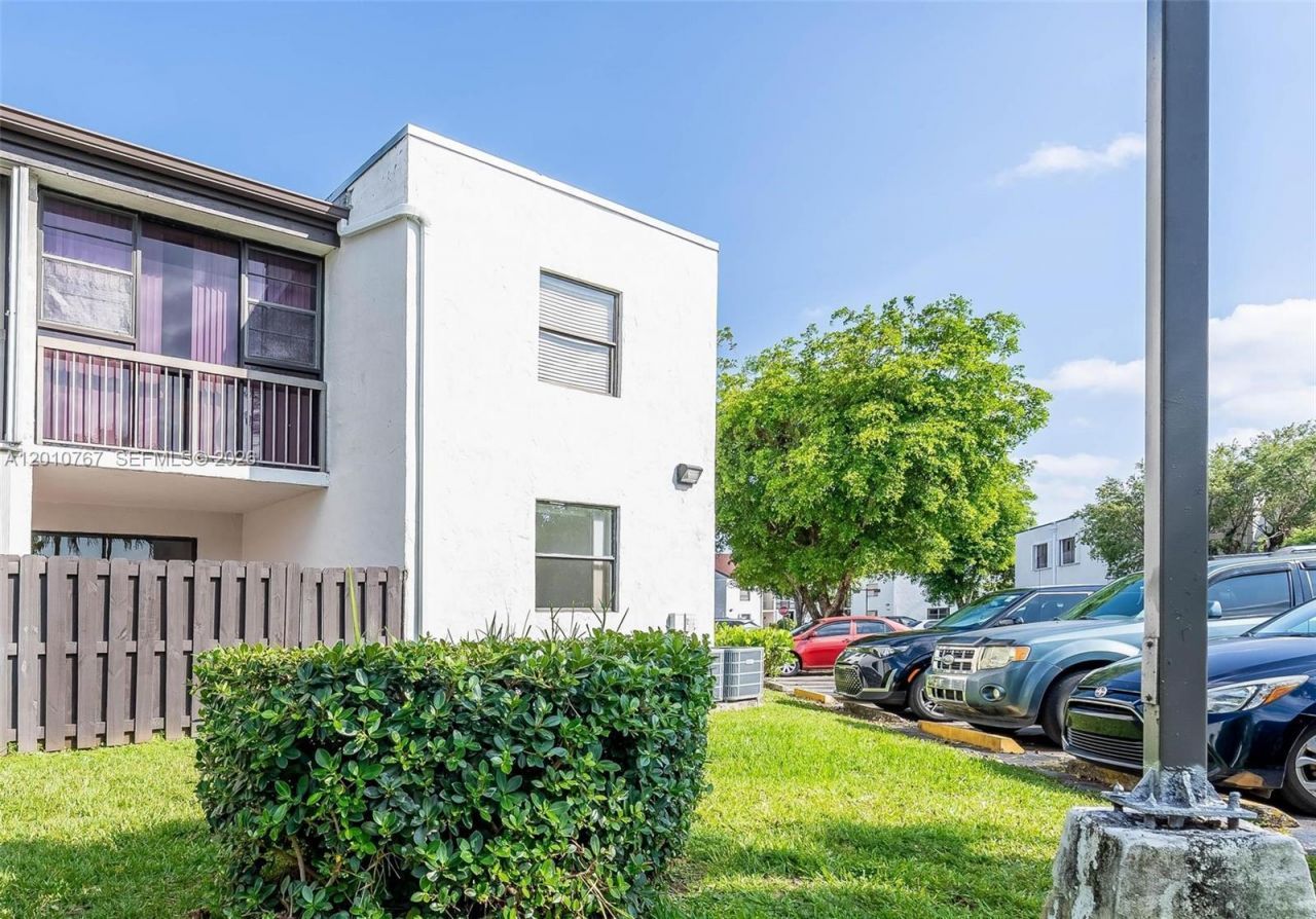 9431 Fontainebleau Blvd, Unit 112, Miami, FL 33172 Photo
