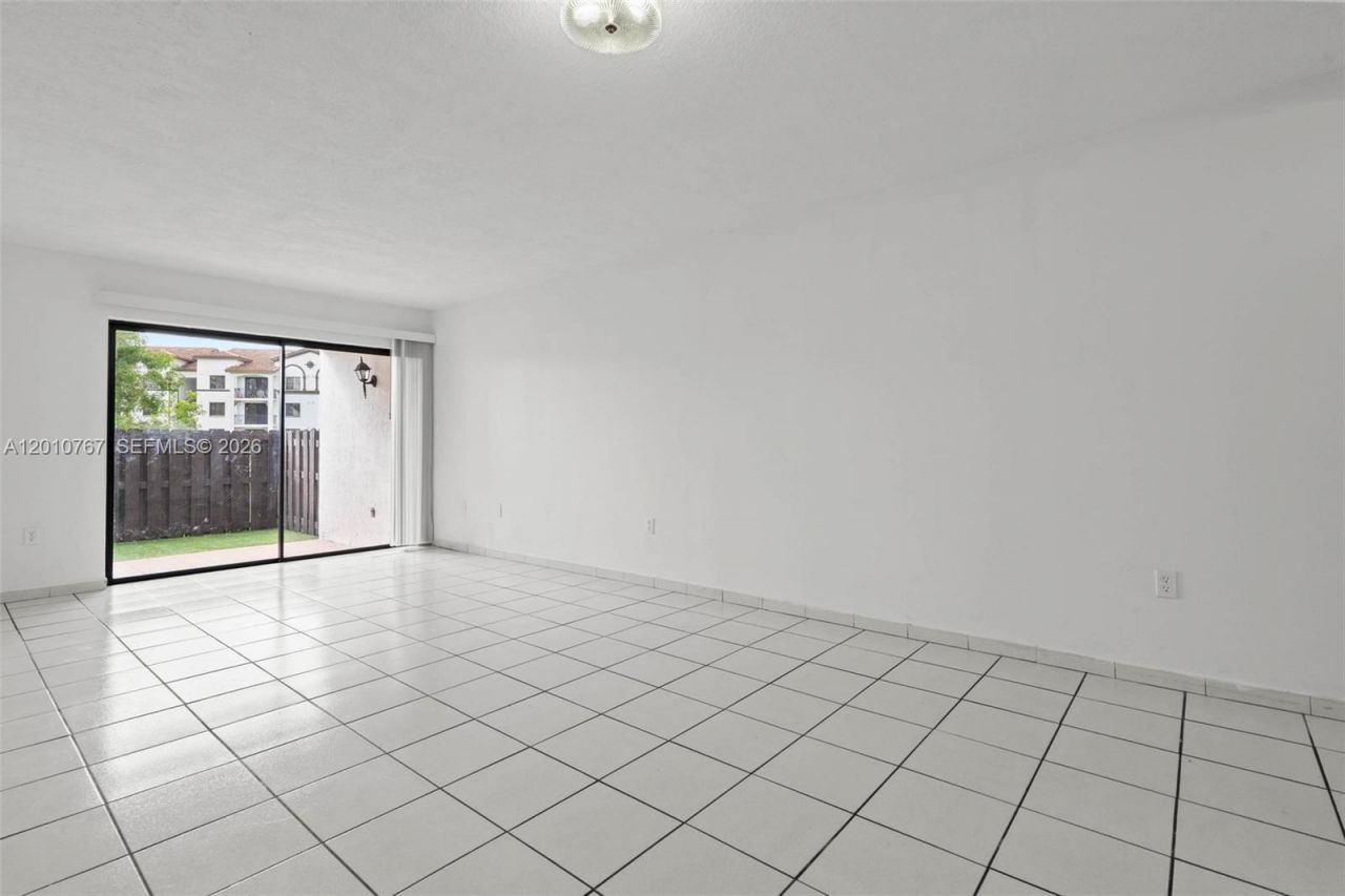 9431 Fontainebleau Blvd, Unit 112, Miami, FL 33172 Photo