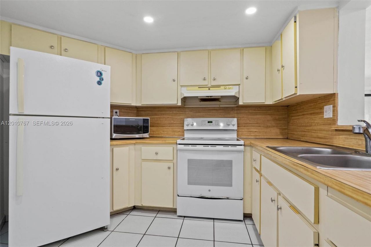 9431 Fontainebleau Blvd, Unit 112, Miami, FL 33172 Photo