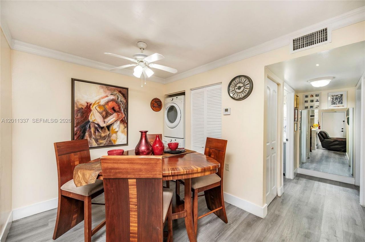 7095 NW 179th St , Unit 110, Hialeah, FL 33015 Photo