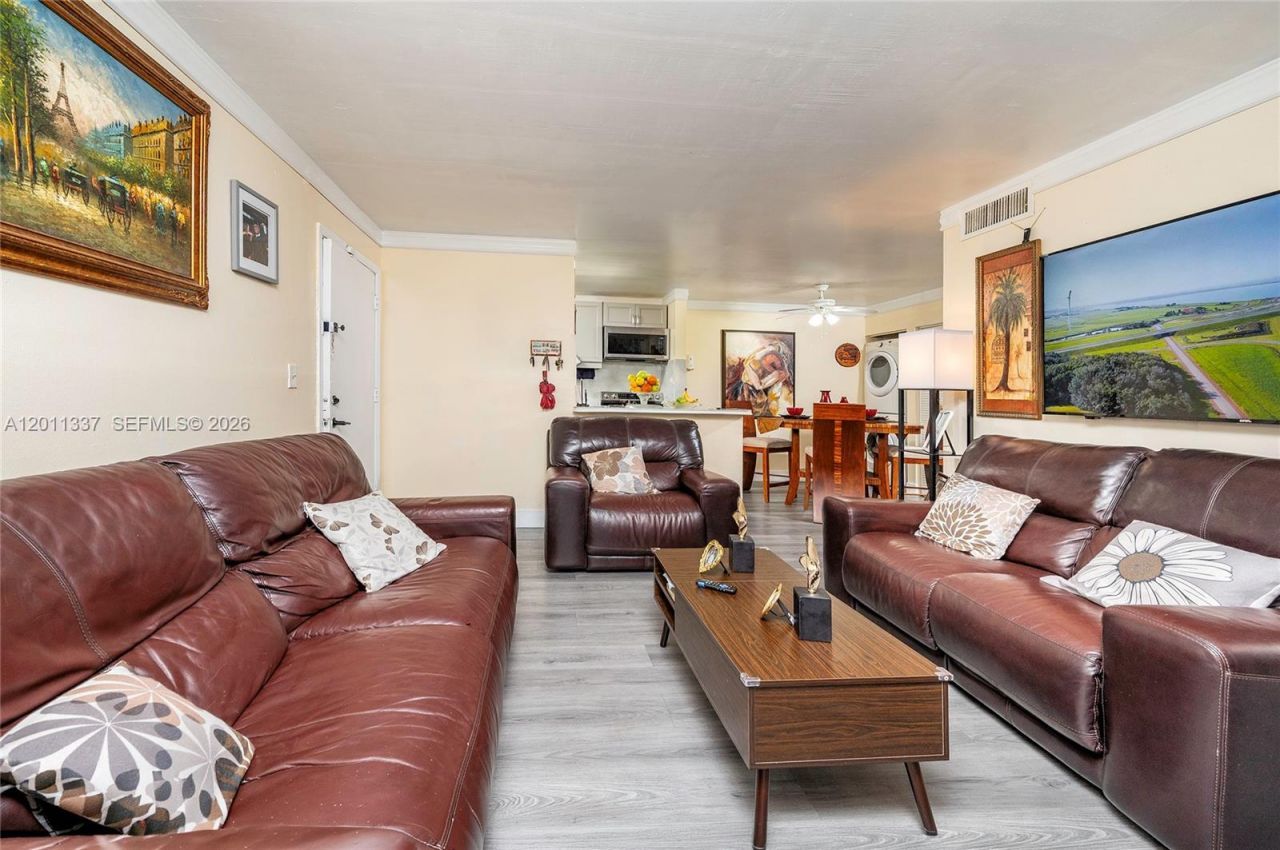 7095 NW 179th St , Unit 110, Hialeah, FL 33015 Photo