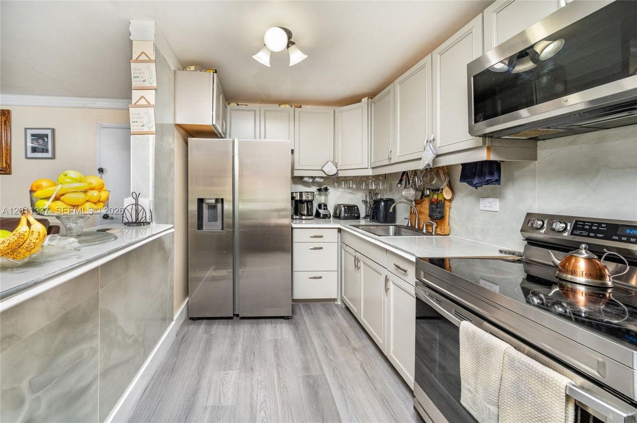 7095 NW 179th St , Unit 110, Hialeah, FL 33015 Photo