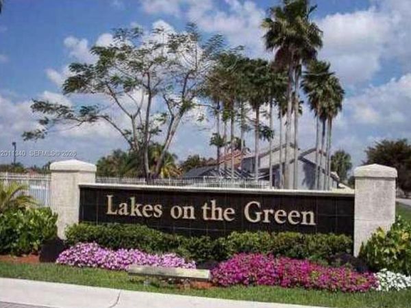 9130 NW 193rd St , Unit 9130, Hialeah, FL 33018