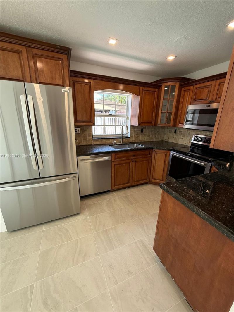 9130 NW 193rd St , Unit 9130, Hialeah, FL 33018 Photo