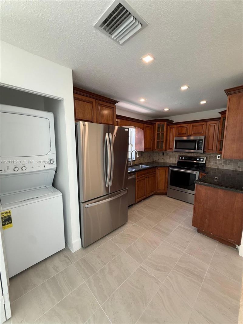 9130 NW 193rd St , Unit 9130, Hialeah, FL 33018 Photo