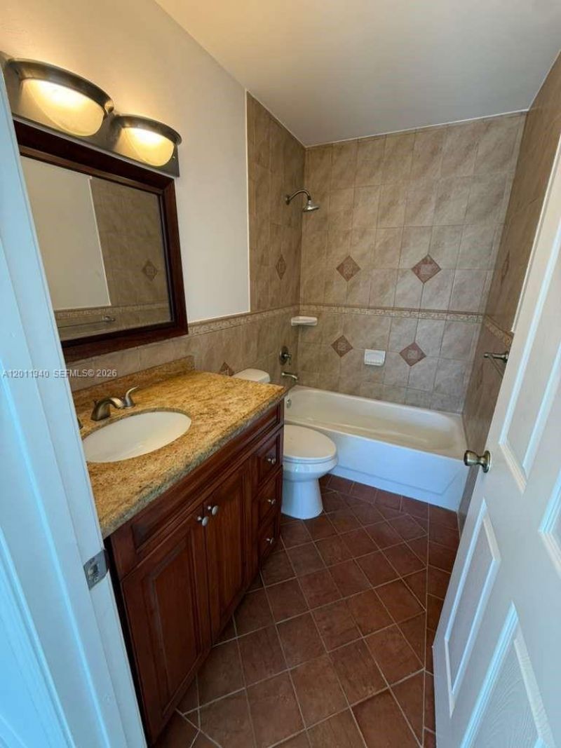 9130 NW 193rd St , Unit 9130, Hialeah, FL 33018 Photo