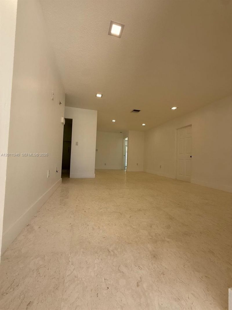 9130 NW 193rd St , Unit 9130, Hialeah, FL 33018 Photo