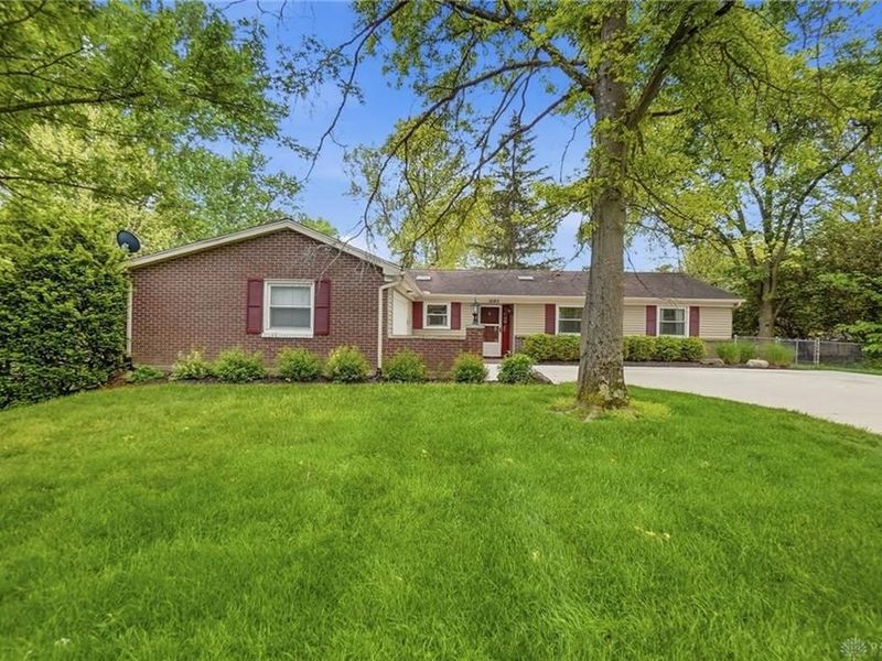 2193 Regent Park Drive, Bellbrook, OH 45305 Photo 1