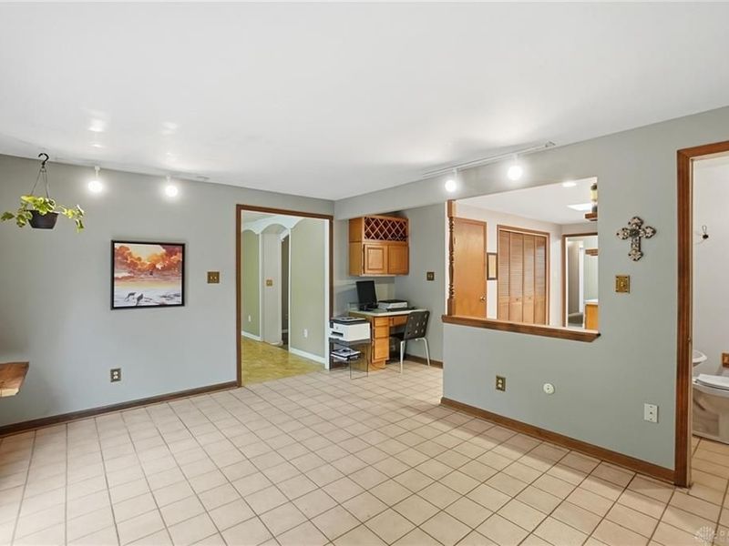 2193 Regent Park Drive, Bellbrook, OH 45305 Photo 10