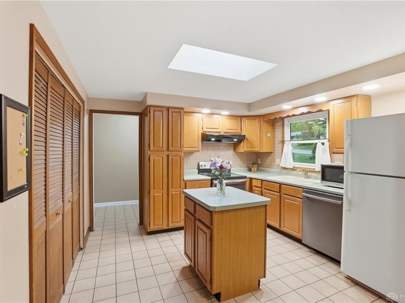 2193 Regent Park Drive, Bellbrook, OH 45305 Photo 12