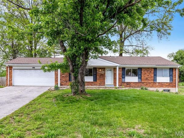 119 Bellechasse Drive, Chesterfield, MO 63017