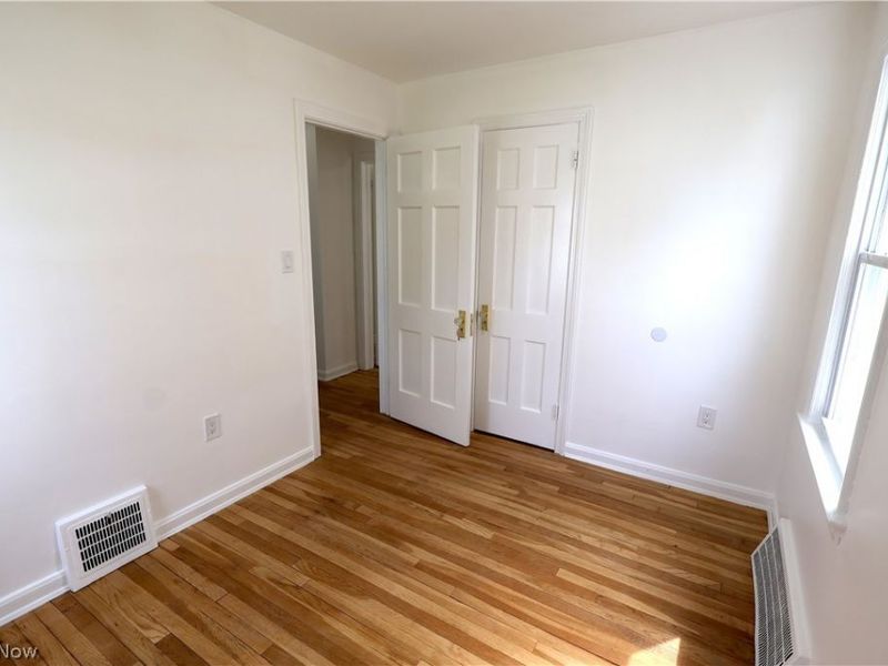 16405 Glendale Avenue, Cleveland, OH 44128 Photo 10