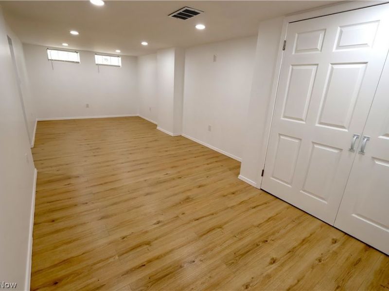 16405 Glendale Avenue, Cleveland, OH 44128 Photo 17