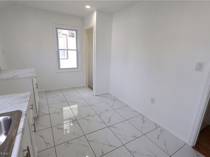 16405 Glendale Avenue, Cleveland, OH 44128 Photo 4