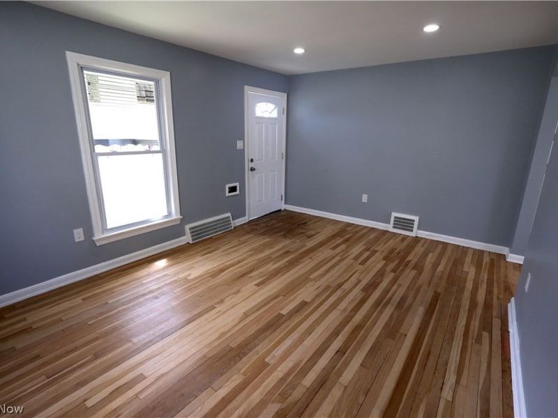 16405 Glendale Avenue, Cleveland, OH 44128 Photo 6