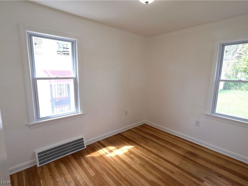 16405 Glendale Avenue, Cleveland, OH 44128 Photo 9