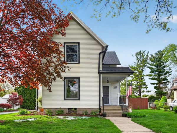 525 W HURLBUT Avenue , Belvidere, IL 61008