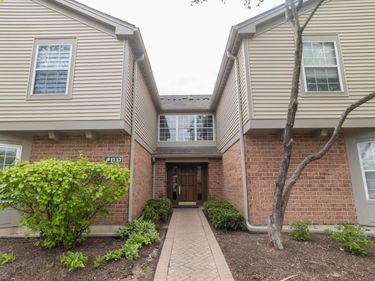 1757 Eastwood Court, Unit 1, Schaumburg, IL 60195
