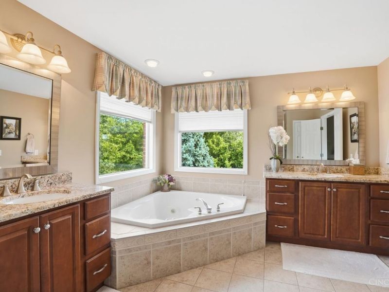 1324 Wexford Lane, Cincinnati, OH 45233 Photo 17
