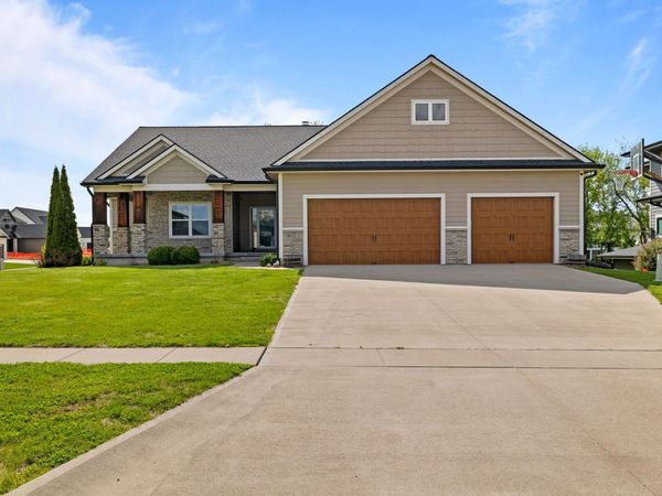 8002 NW 104th Court, Johnston, IA 50131