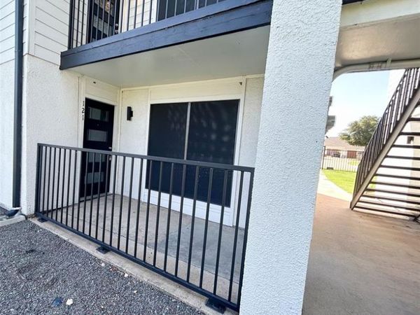 2401 Yorkstown Drive , Unit 121, Ennis, TX 75119
