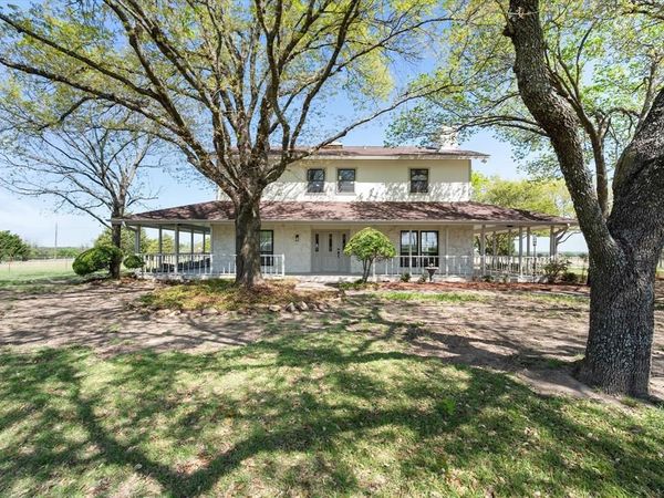 1105 E Highland Road , Oak Leaf, TX 75154