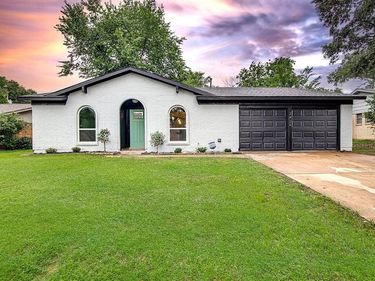 7424 Van Natta Lane, Fort Worth, TX 76112