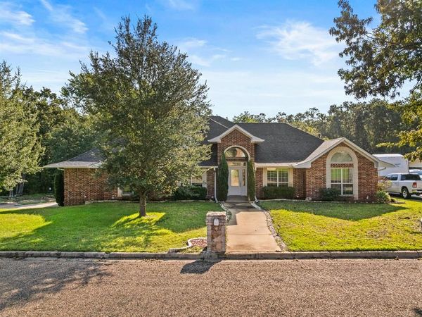 2301 S Williams Avenue , Mount Pleasant, TX 75455