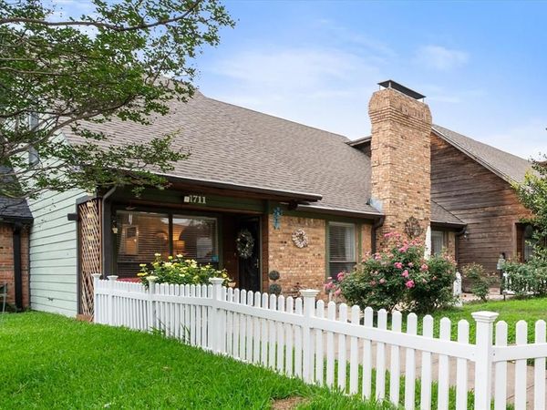 1711 Clearbrook Lane, Corsicana, TX 75110