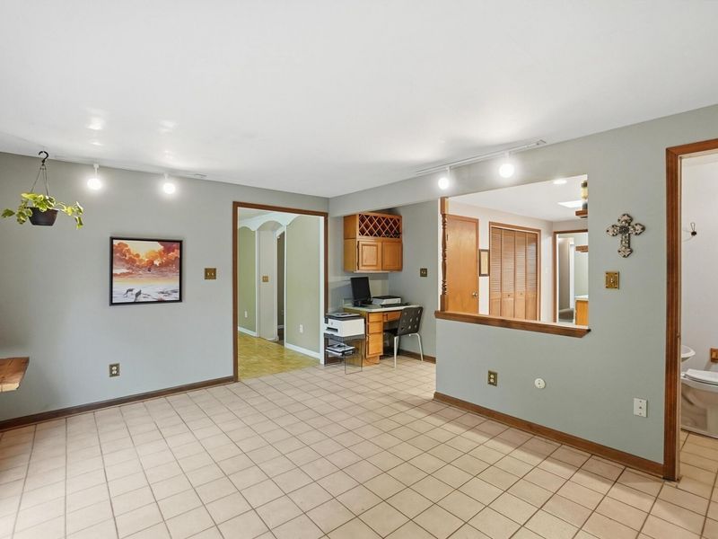 2193 Regent Park Drive, Bellbrook, OH 45305 Photo 10