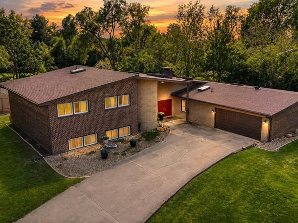 1259 Sherwood Drive , Valparaiso, IN 46385