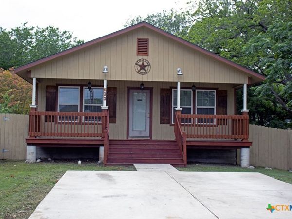 633 S Commerce Street , Lockhart, TX 78644