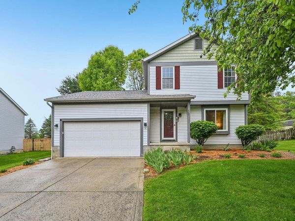 569 Meadows Boulevard , Pickerington, OH 43147
