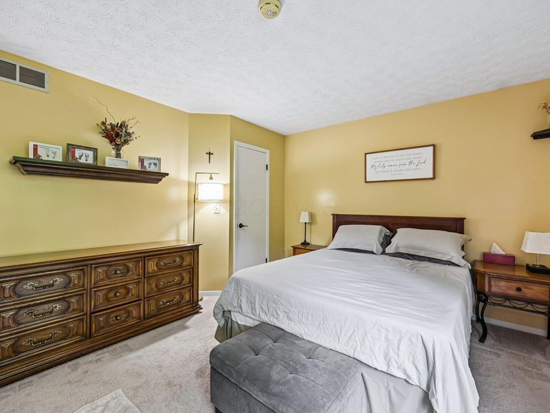 569 Meadows Boulevard, Pickerington, OH 43147 Photo 18
