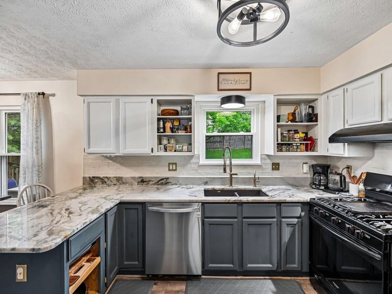 569 Meadows Boulevard, Pickerington, OH 43147 Photo 6