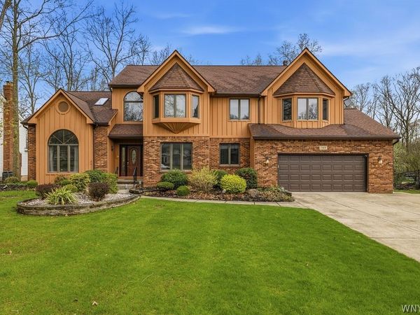 165 Spicer Creek Run , Grand Island, NY 14072