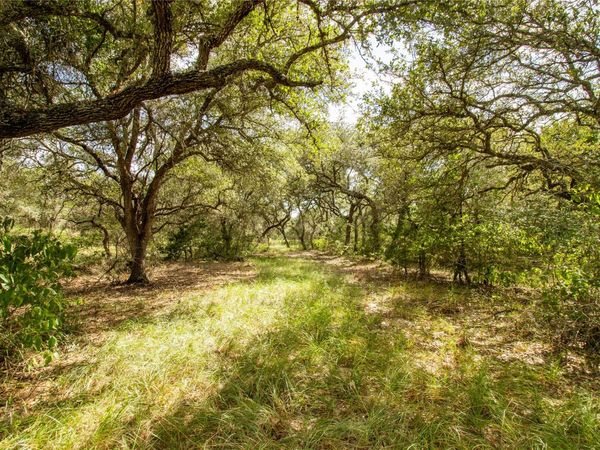 000 County Road 15 , Hallettsville, TX 77964