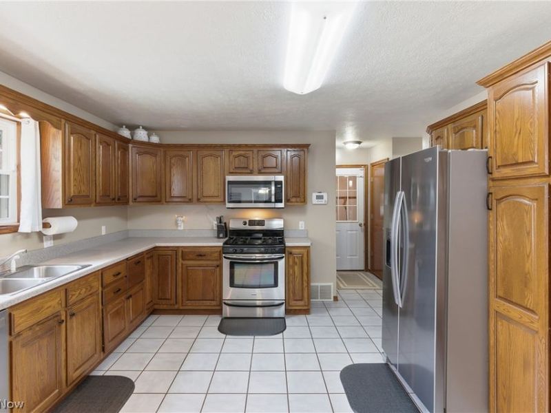 313 Glenview Avenue , Dover, OH 44622 Photo 17