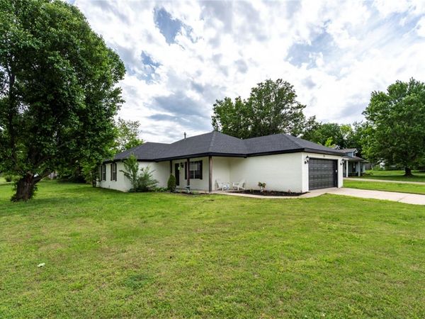 110 Cypress Street, Prairie Grove, AR 72753