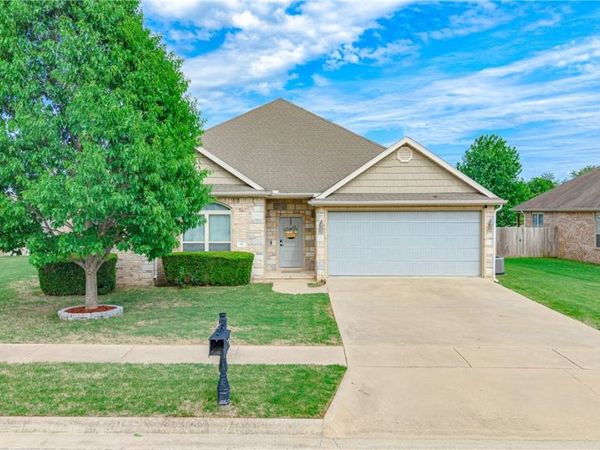 382 N Drewrys Bluff Drive , Fayetteville, AR 72704